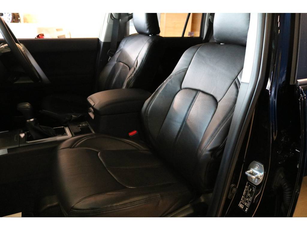 新品ブラックシートカバーで高級感が出ました。