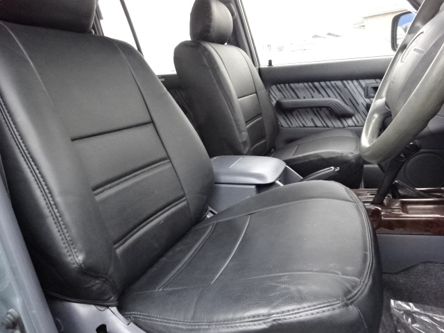 運転席も程よいホールド感があり長時間の運転も楽々です！