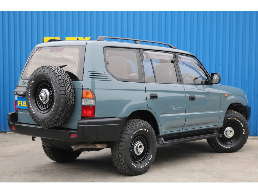 背面タイヤも揃えてますので後ろからの見た目もGOODです♪