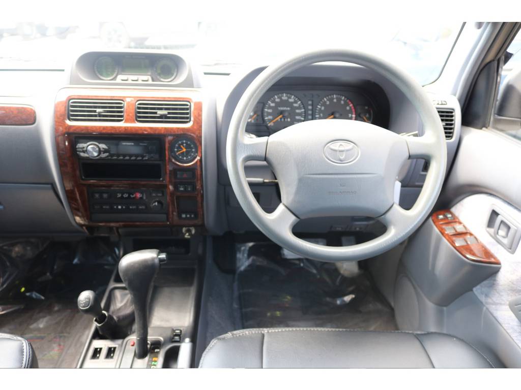 オートマチック車となりますのでAT限定免許の方でもお乗り頂けます。