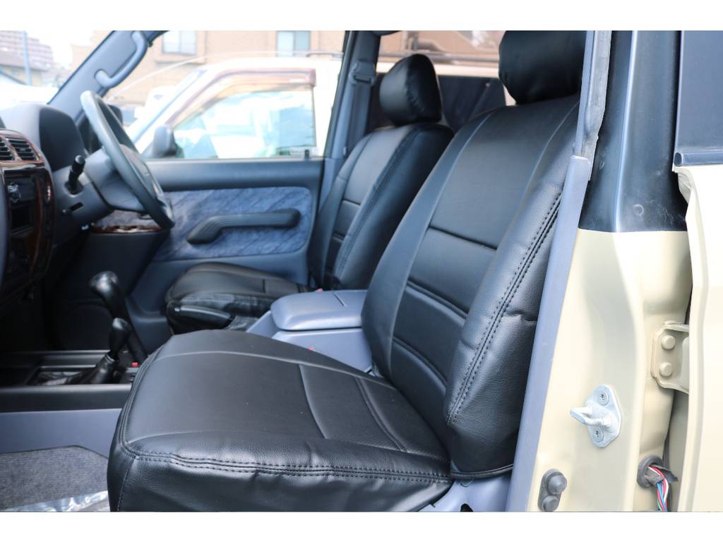 ブラックシートカバーを装備し、カッコイイ車内になっております！