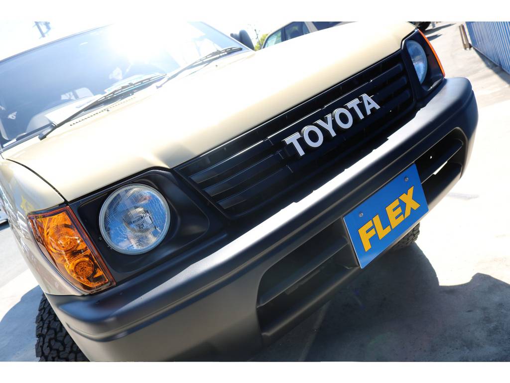 こちらのグリルは塗装しTOYOTAエンブレムを組み合わせ、当社のオリジナルとなっております！