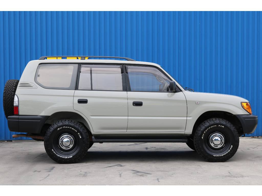 決して新しい車ではありませんが、今の時代に合わせてお洒落に変貌をとげました！！