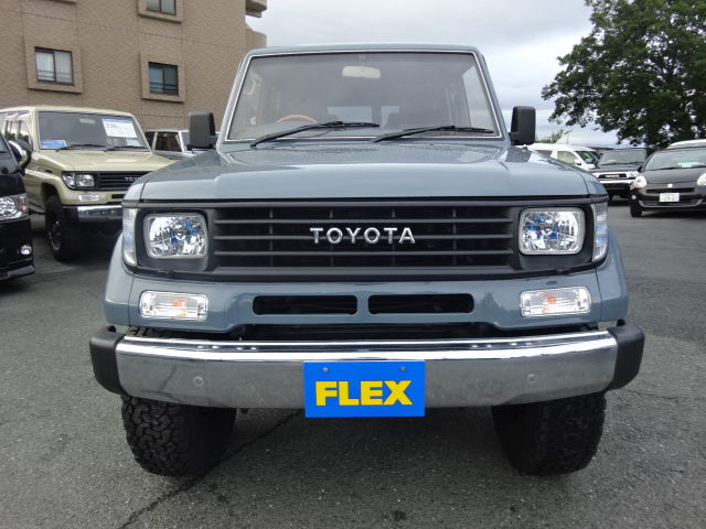 グリルは、マットブラックＰしておりますのでフェイスが引き締まって見えます。