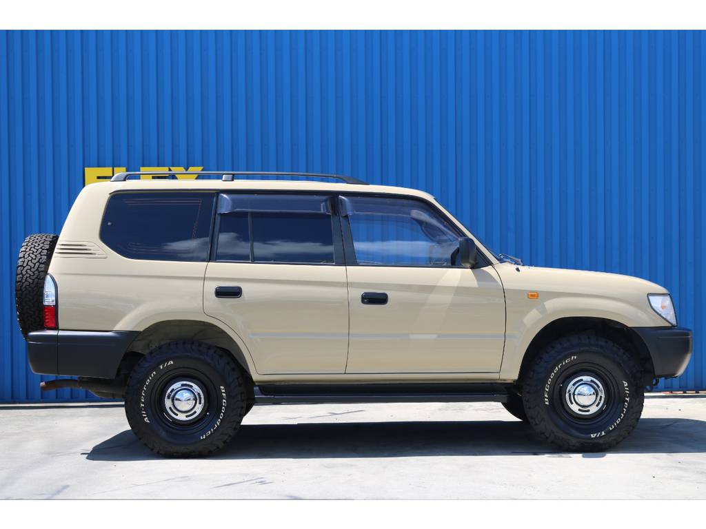新品前後ナローバンパーに交換しスッキリとしたプラドの完成です。