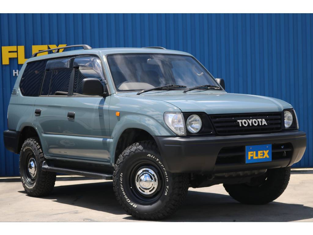 丸目のライトがポップでお洒落ですね。ボディカラーはＪＥＥＰ純正色のアンヴィルにてオールペイント致しました。