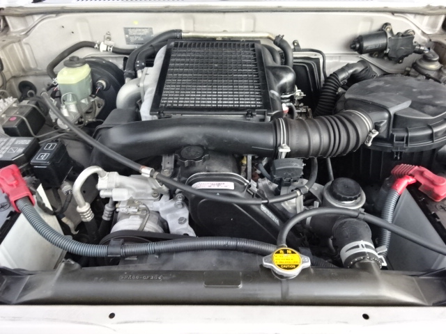 耐久性の高い１ＫＺ、３０００ccディーゼルターボエンジンです。