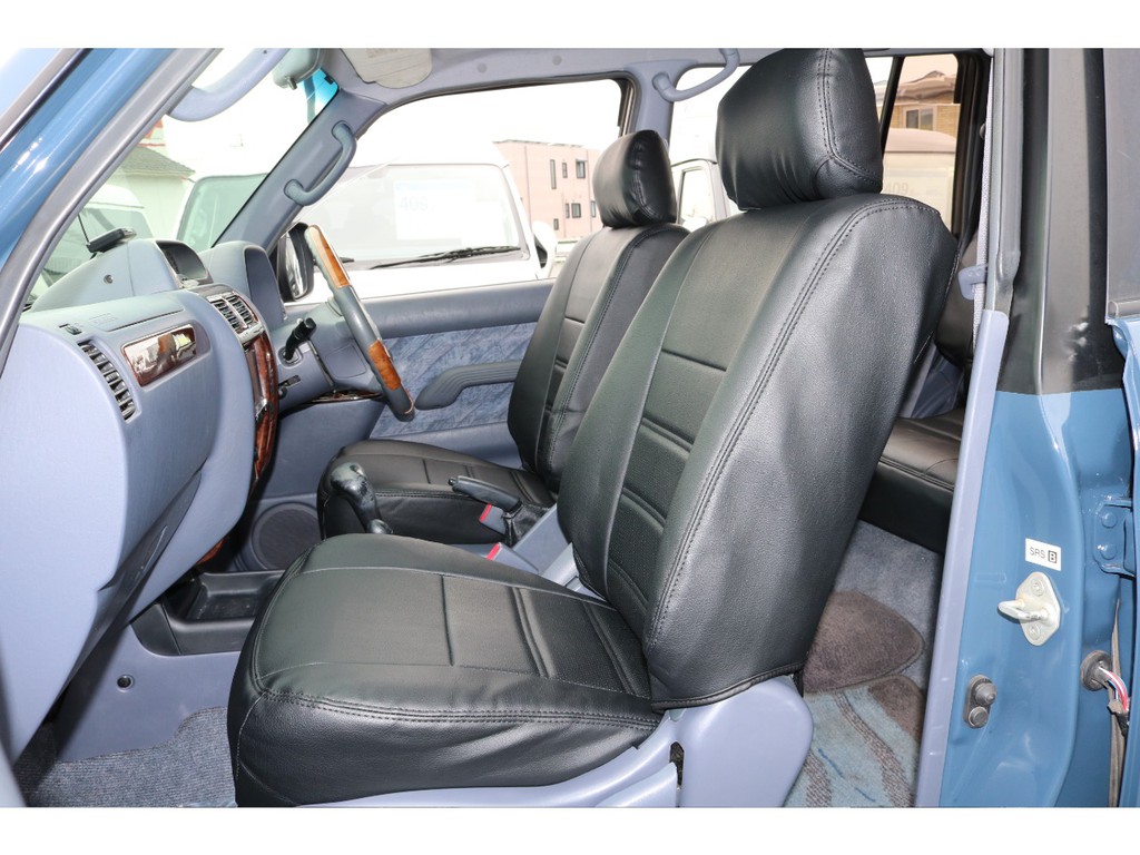 新品ブラックシートカバー付き。