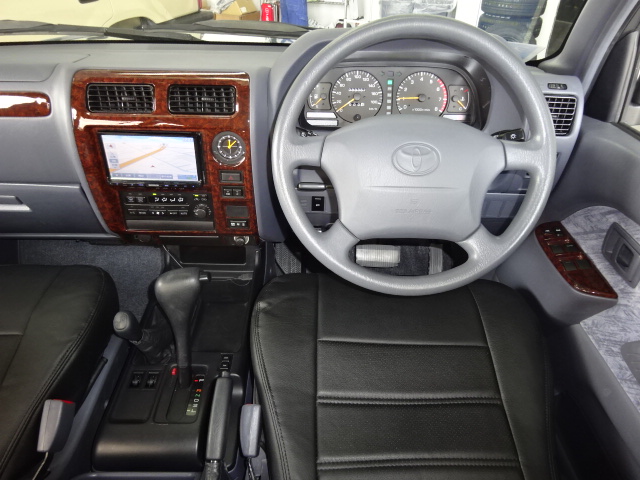 ＫＥＮＷＯＯＤナビ、フルセグＴＶ、バックカメラ、ＥＴＣ付き。