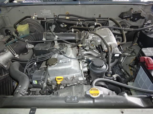 耐久性の高い２７００ccのガソリンエンジンです。