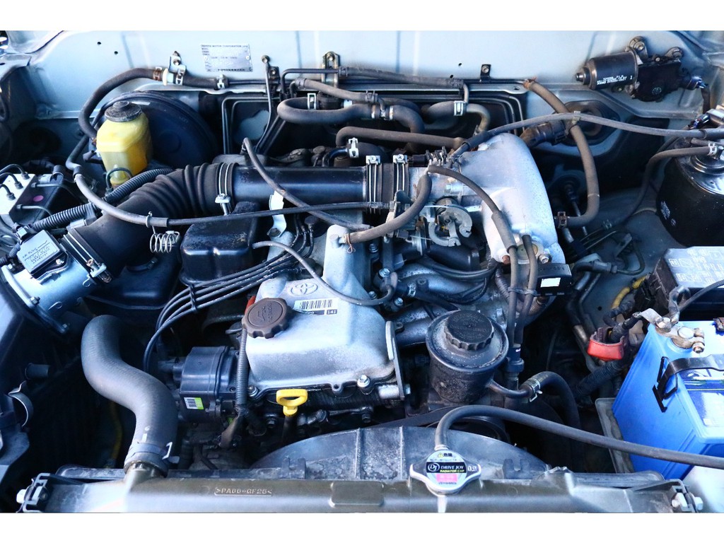 耐久性の高い２７００ccのエンジンです。