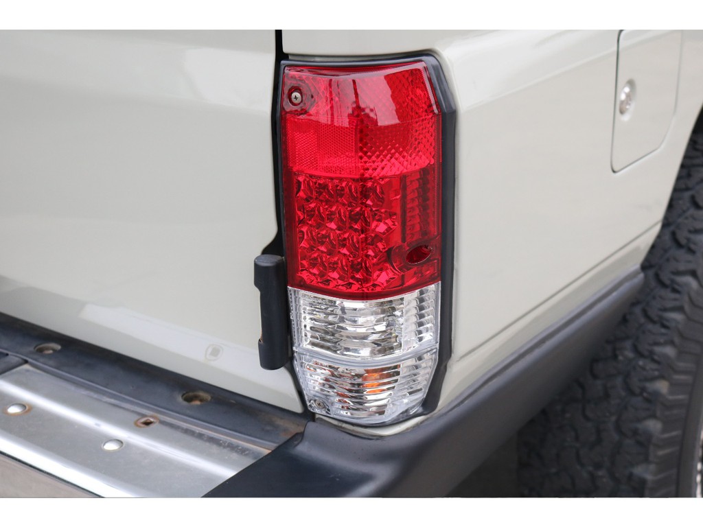 LEDテールに変更済みですのでバック時も明るくて安心です。