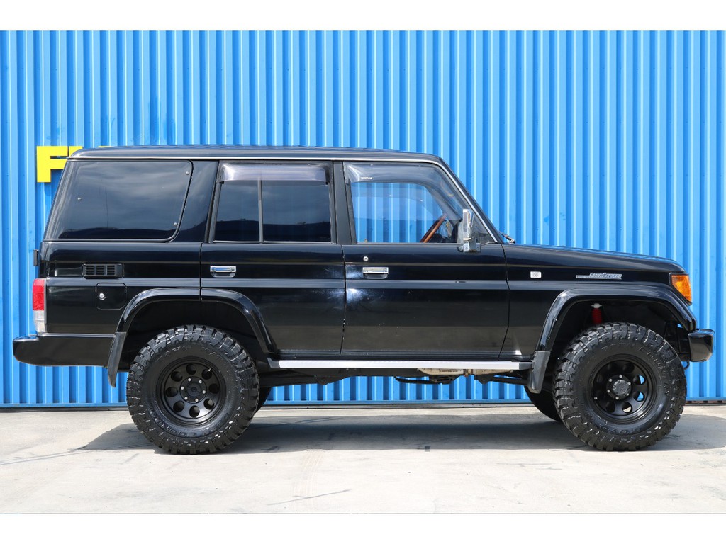 長さ461cm、幅179cm、高さ199cmのボディサイズとなります。