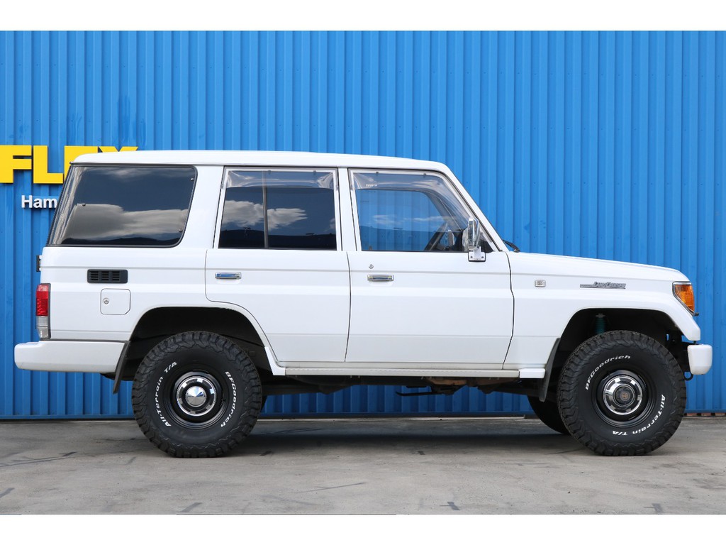 古いお車でも安心の１年間、走行距離無制限の保証をお付けます。