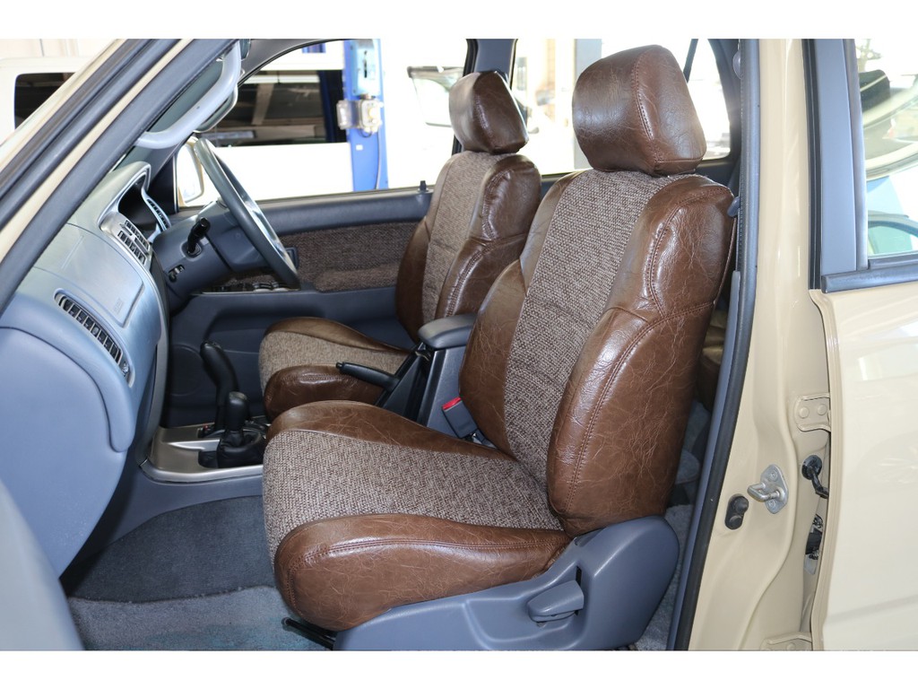 お洒落なクラシックシートカバー付きです。