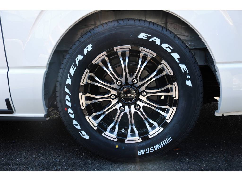 足元にはバトルシップ １６インチにナスカー ホワイトレタータイヤをチョイス！！