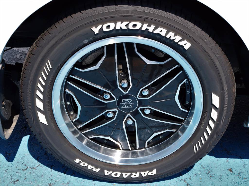 足元にはゼロブレイクＺ １６インチにＹＯＫＯＨＡＭＡ ＰＡＲＡＤＡ ホワイトレタータイヤをチョイス！！
