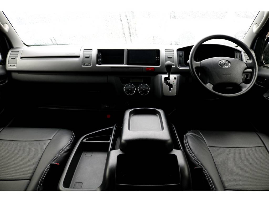 シンプルで機能的なキャビン！！