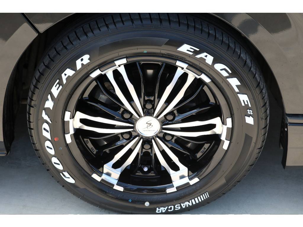 足元にはジュネス グランブレード １７インチにナスカー ホワイトレタータイヤをチョイス！！