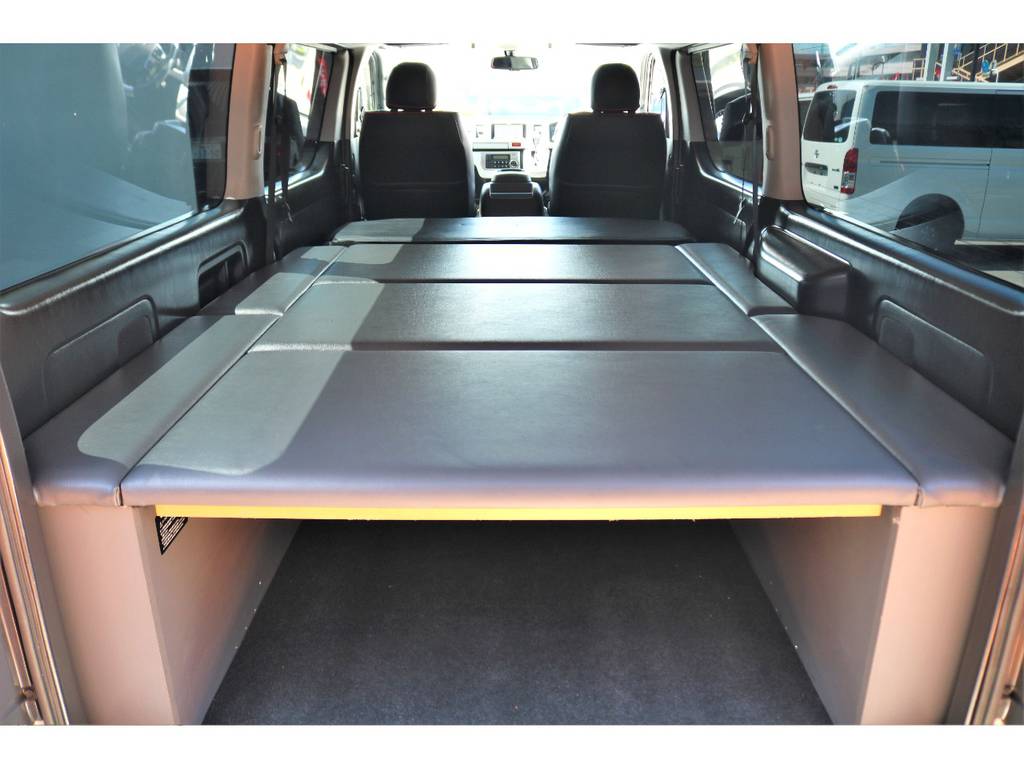 ＣＡＲＶＩＮ製ベッドキットは高さもあり、収納スペースと居住空間を区分けしてお使い頂けます♪