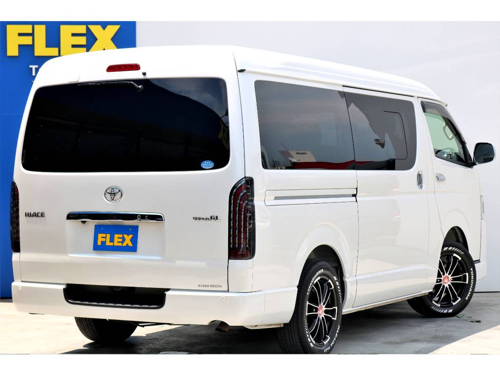 テールランプにはＦＬＥＸ煌きレッドＬＥＤテールをインストール！車両の色と２トーンでカスタムされ、引き締まったリアビューです！