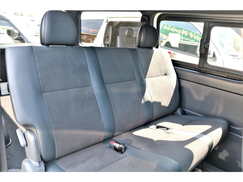 特別仕様車専用ハーフレザーシートは高級感もあり座り心地も良いですよ！！