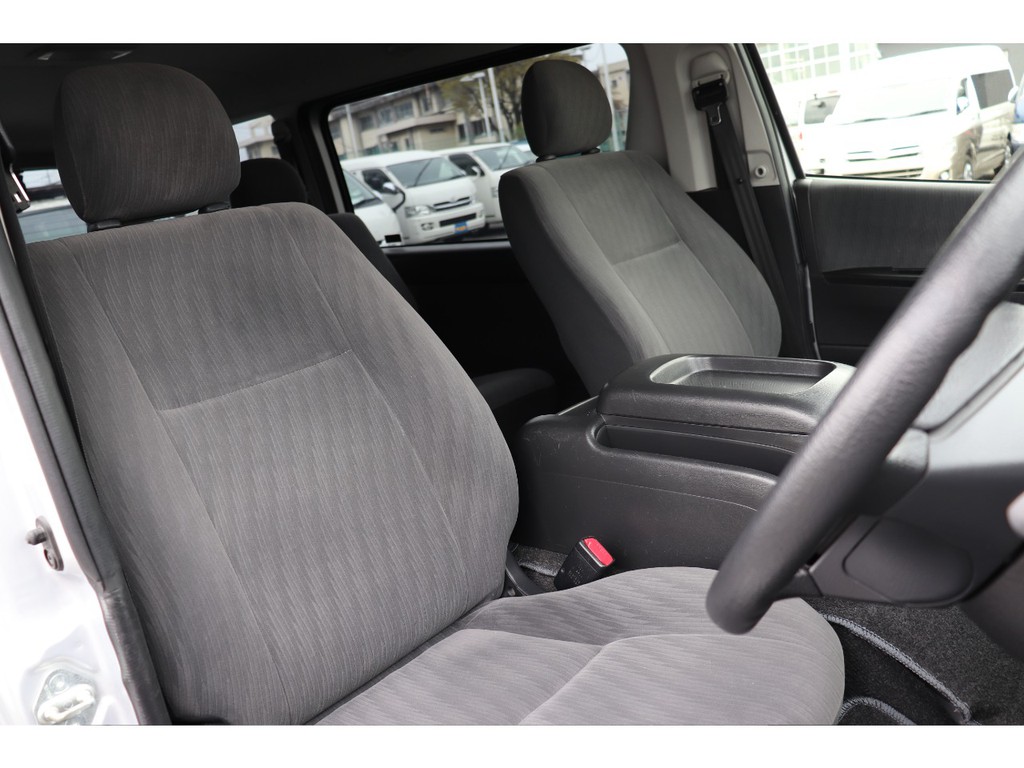 シートカバーの取り付けもＯＫ！車内の雰囲気が一気に変わりますよ！