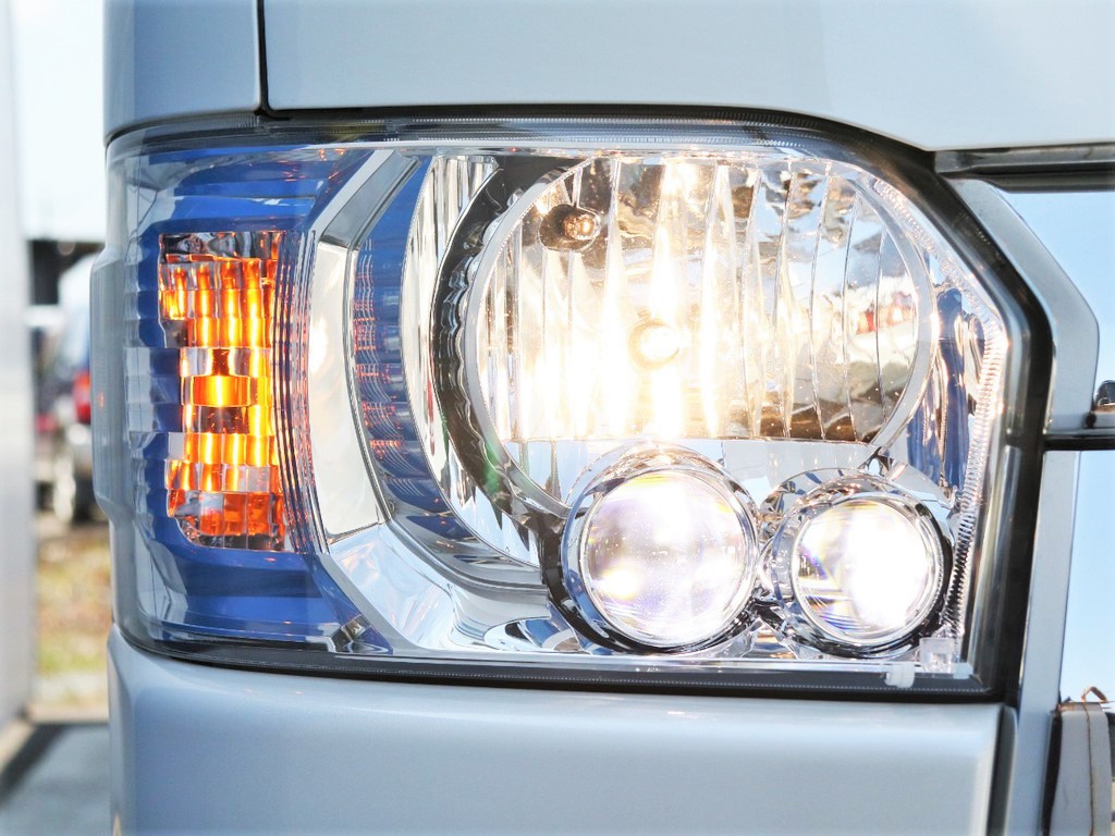 メーカーオプション ＬＥＤヘッドライト！ＬＥＤヘッドライトは明るく夜道も安心です！