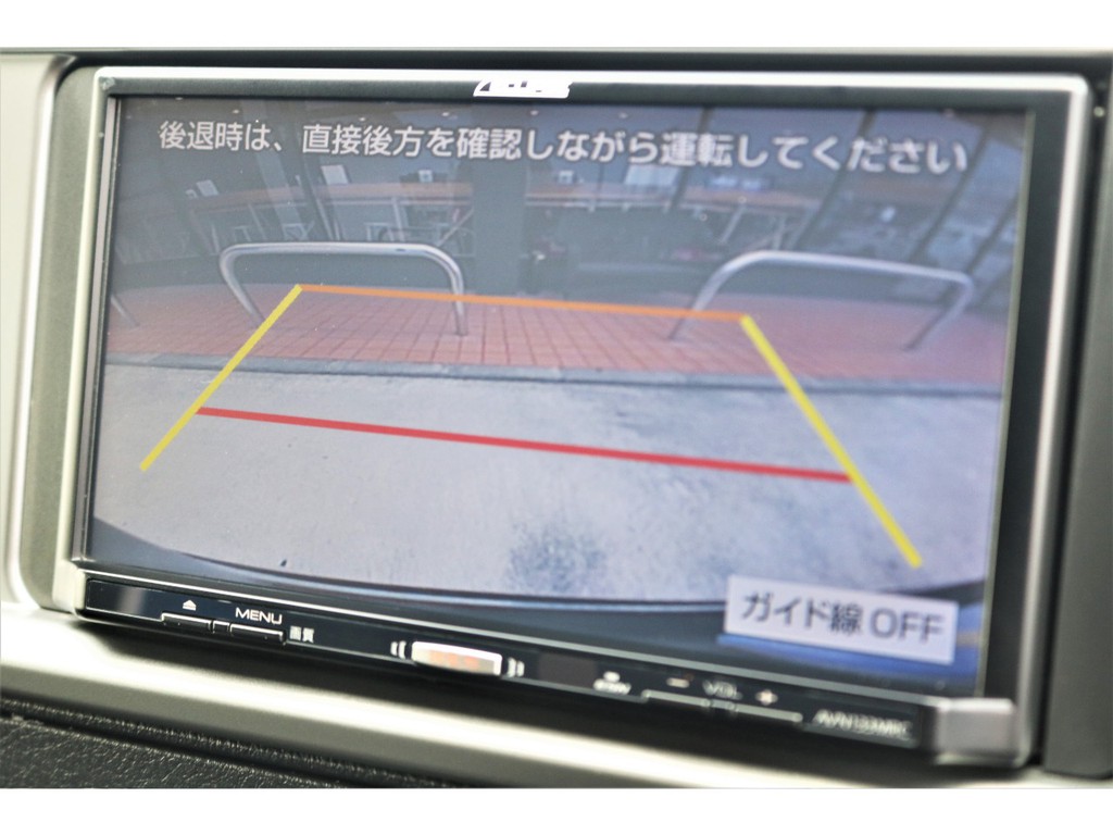 バックモニターで後部の確認も出来ますよ！！