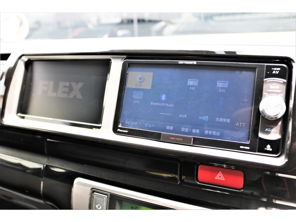 カロッツェリアＳＤナビ搭載！！また、サブモニター搭載で運転席の方はナビを活用しつつ助手席の方はサブモニターでＤＶＤ等の視聴も出来ますよ！！