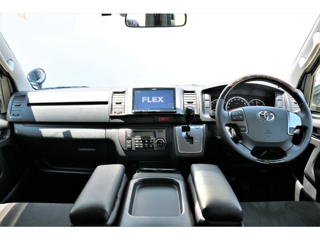 特別仕様車専用装備搭載！！内装も豪華仕様に！