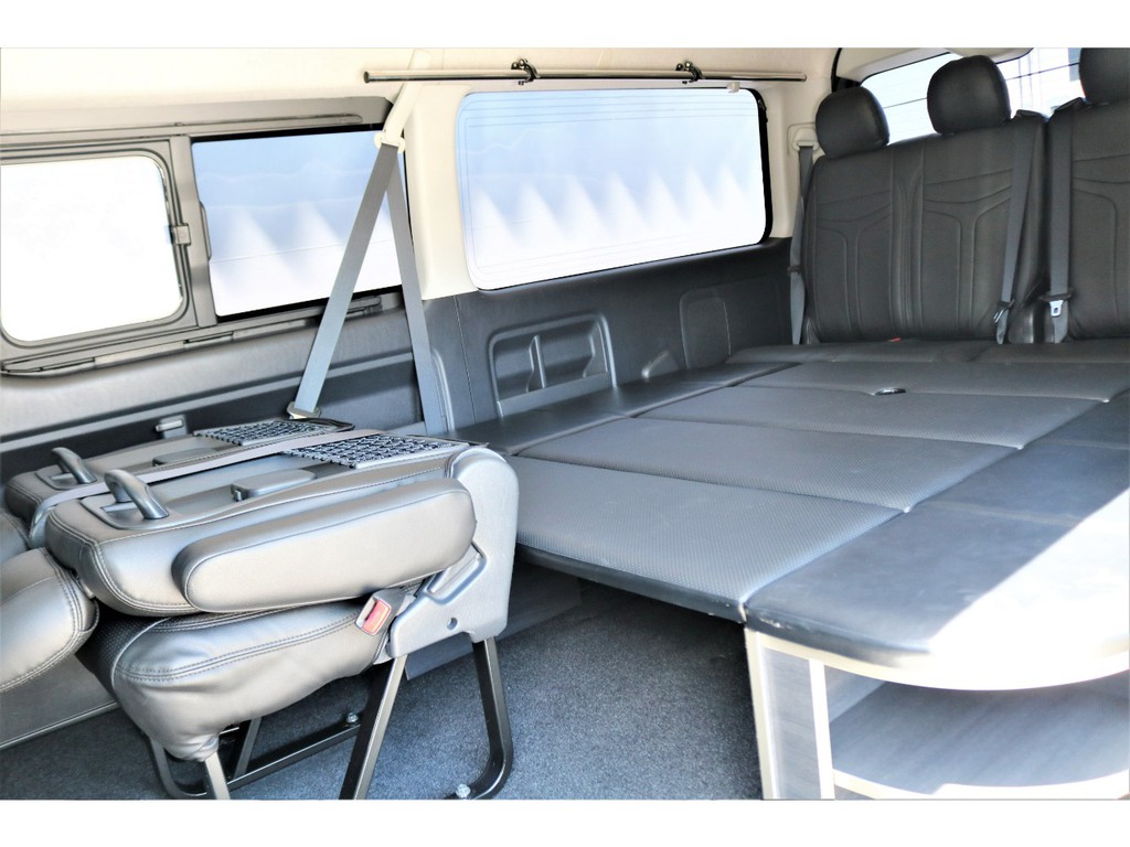 ２列目シートはリクライニング加工済み！！