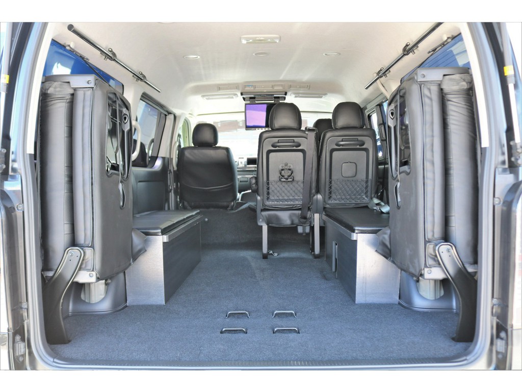 もちろんシートは跳ね上げも可能！！ラゲッジスペースとしての利用も可能！