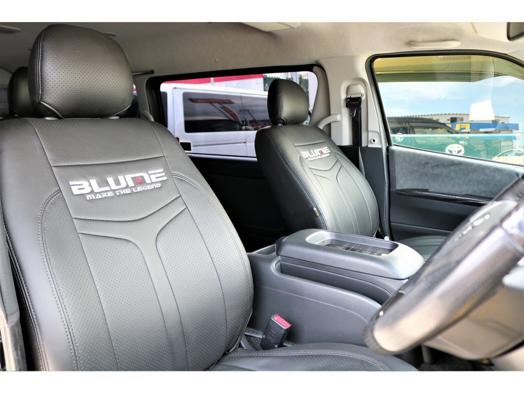 前席に専用シートカバー搭載！！