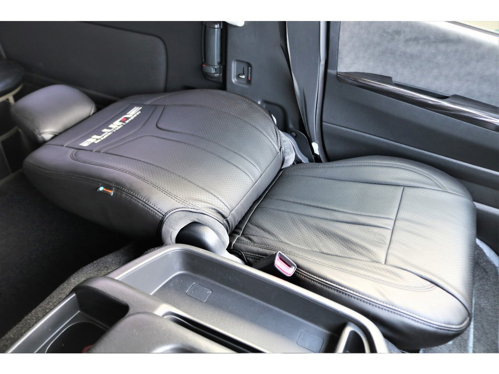 助手席もリクライニング加工済み！！休憩時にも横になることが可能！！