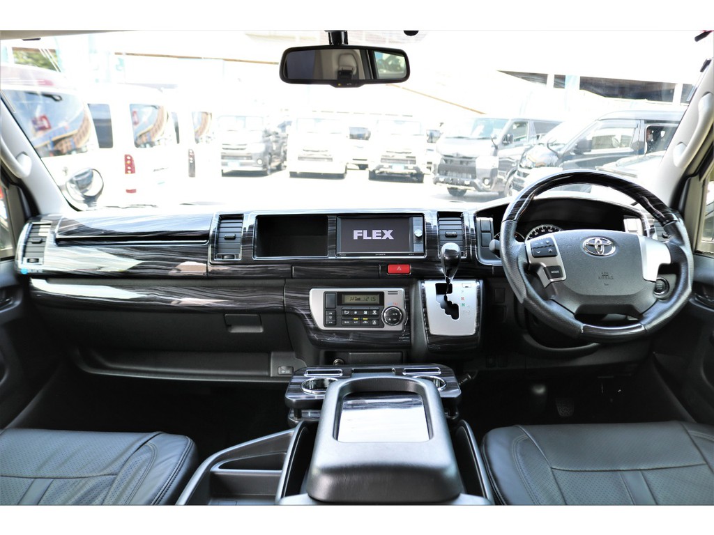 ゼブラ調ブラックインテリアパネルセット搭載で高級感溢れる仕様にチェンジ！！