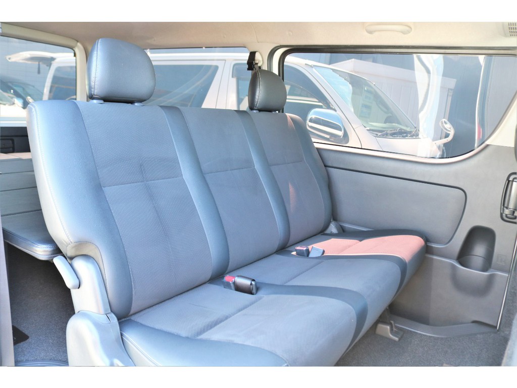 特別仕様車専用シートは座り心地もデザインも良いですよ！！