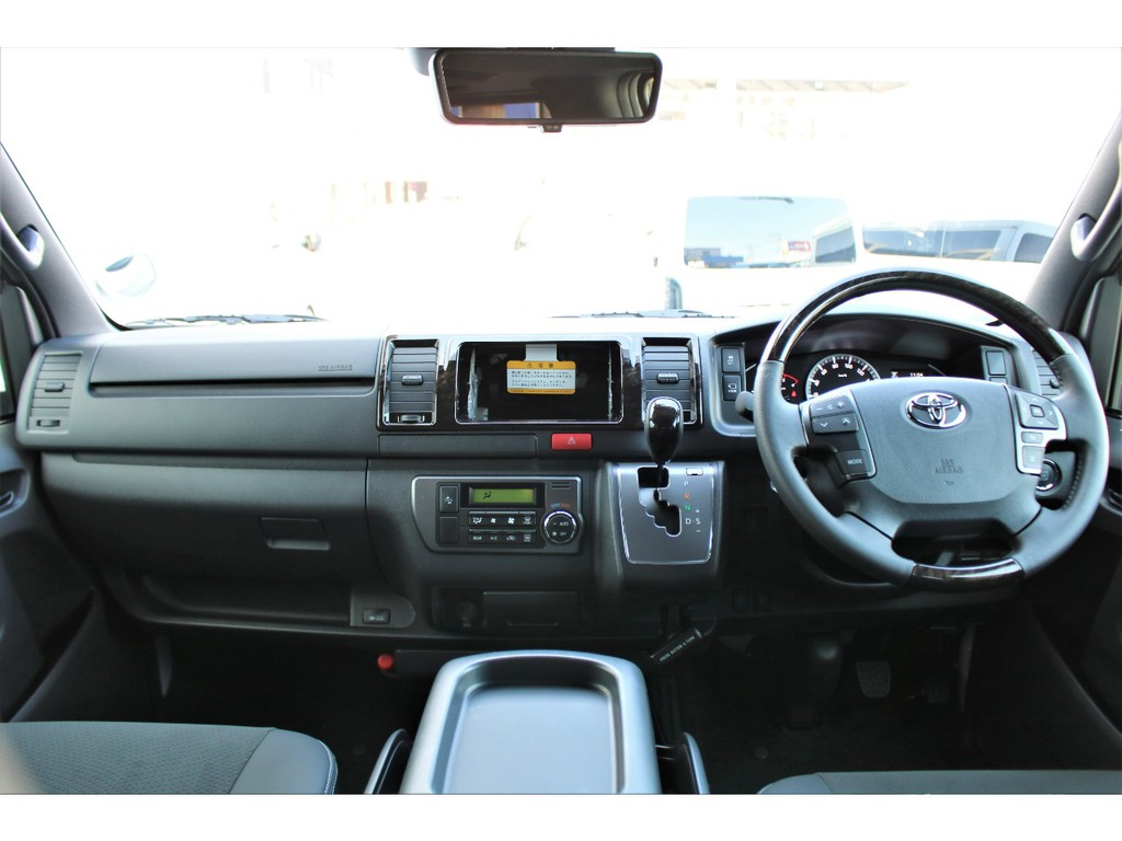 特別仕様車専用装備の整った高級感溢れる内装！！