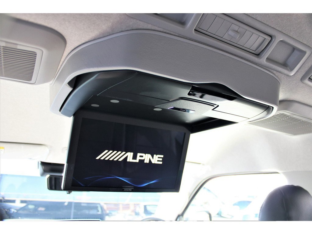 ＡＬＰＩＮＥフリッダウンモニター搭載！！後席の方もＴＶや動画等の視聴も可能！！
