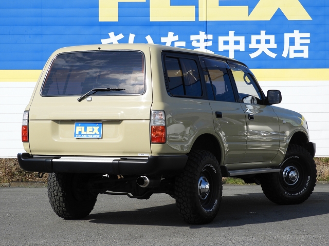 スムージングが施されすっきりしているリア周り♪ＦＬＥＸ　Ｓｔｙｌｅマフラーがアクセント★