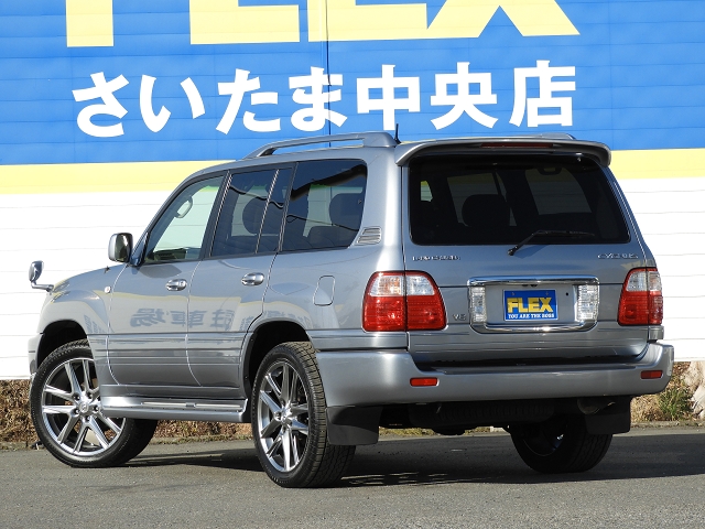 ブルーがかったシルバーが特徴的な専用カラーです！