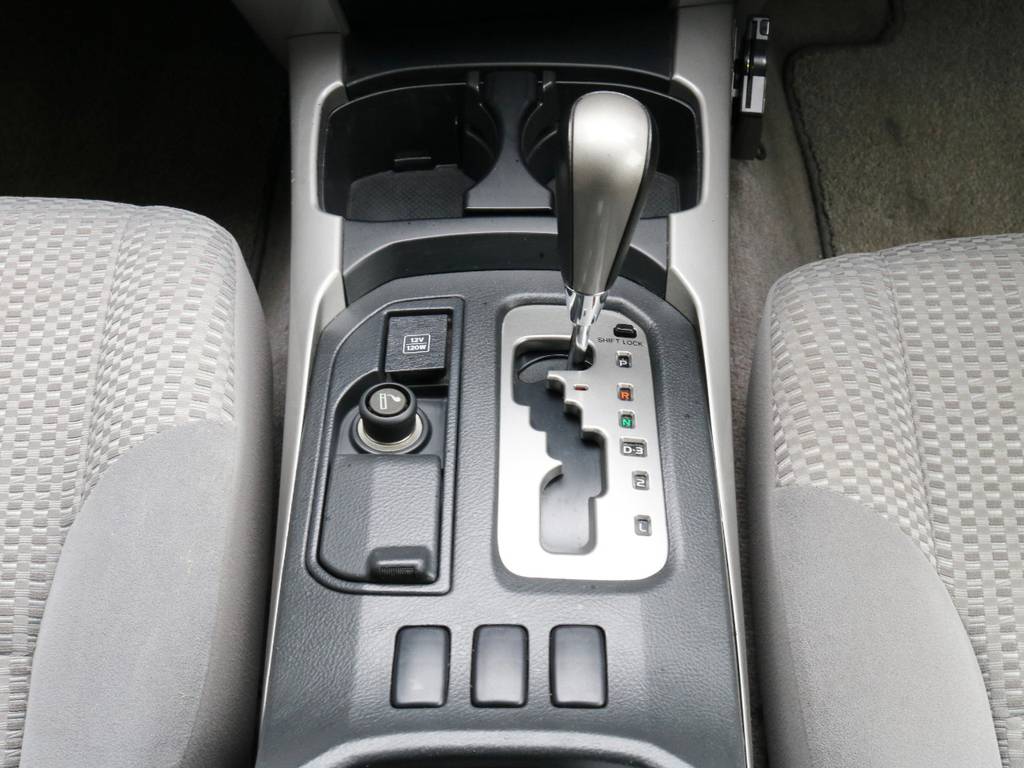 AT車なので女性の方でも気軽に運転できます♪