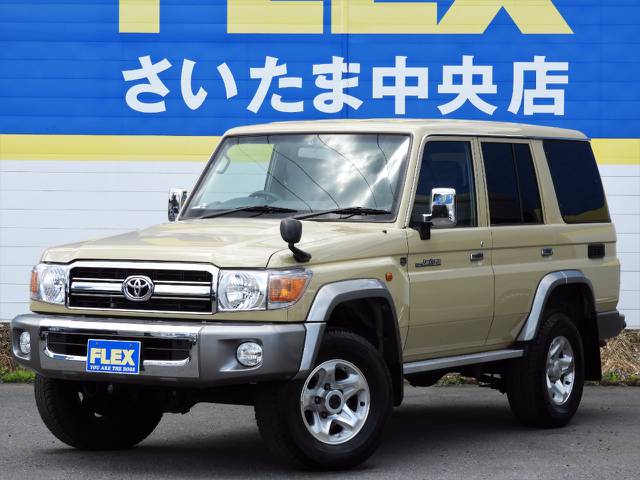 再販モデルのランクル７０、大人気のベージュカラーをまたも入手しました！！お探しの皆さん、こちらです(^^♪