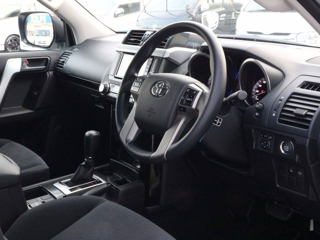 当然ながら新車の香りが漂う室内です(^^)/