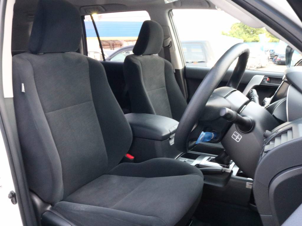 新車の綺麗さを保つためにシートカバーの装着もお勧めです！