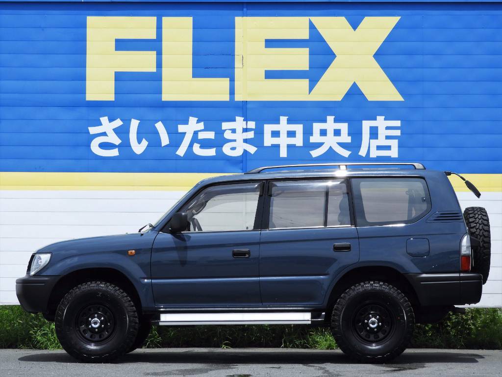 ランクルシリーズにおいては比較的軽量なボディに、本格的な四駆システムと堅牢なラダーフレームを兼ね備え、走破性と使い勝手のバランスに優れるお車です★