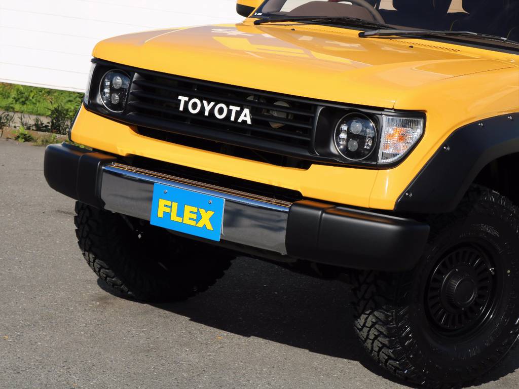 TOYOTAグリルがレトロな雰囲気ですね♪丸目ヘッドランプのポップさもお似合いです！