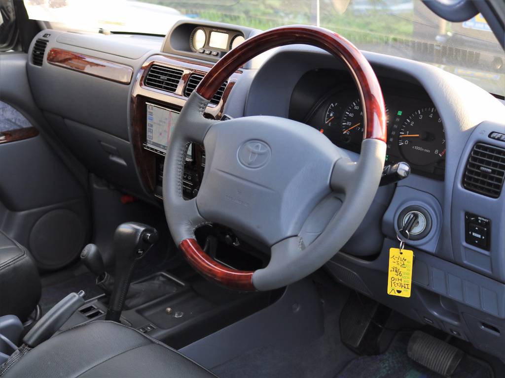 内装も程度良好◎綺麗なお車ですよ！新品ウッドコンビステアリング装着しました♪
