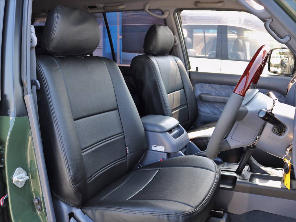黒革調シートカバーも全席に新品装着しました！！清潔感ある車内です★