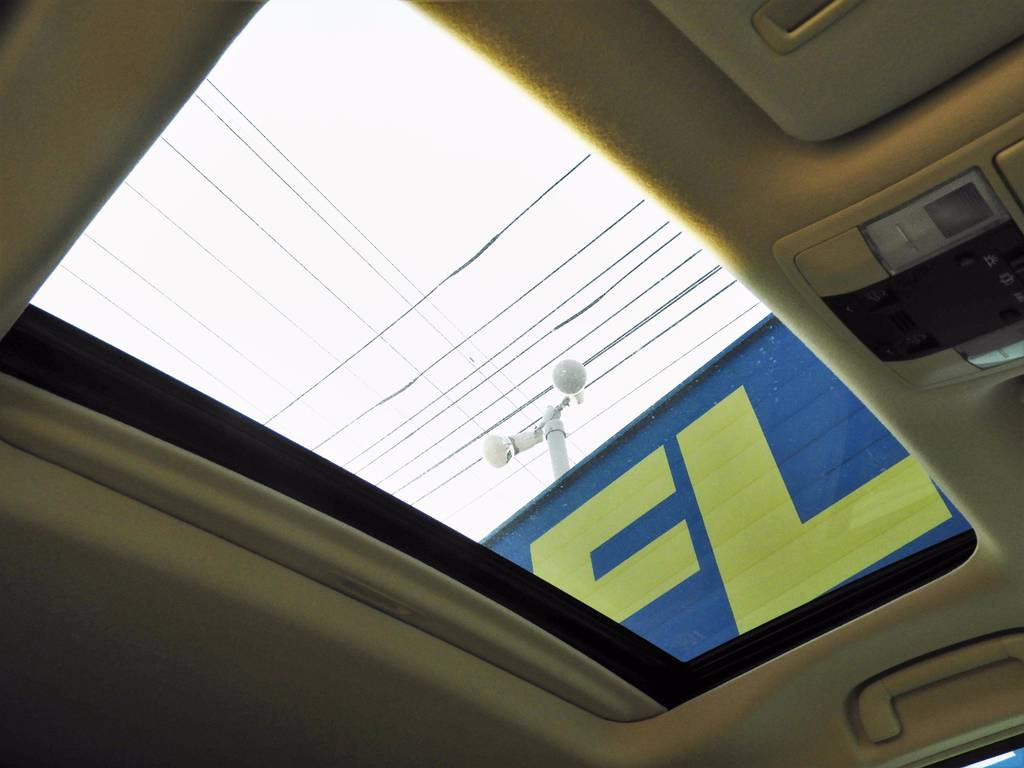 輸出車両としても人気が高いサンルーフ付きベージュ内装になります！本当に急いでください！！